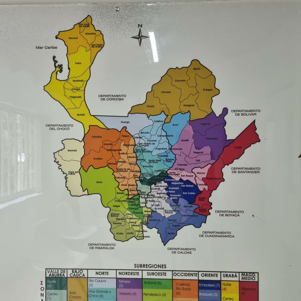 vhpiedra's tweet photo. #AntioquiaEs 123 municipios y 2 distritos, lleno de culturas, de retos, de diversidad humana, de fauna y flora, agua, oportunidades, emprendimientos y muchas cosas más, todxs debemos defender a Antioquia-Medellin unidos somos muy fuertes. No nos dejaremos arrebatar territorios propios. @gustavopetrourrego No divida a Antioquia.