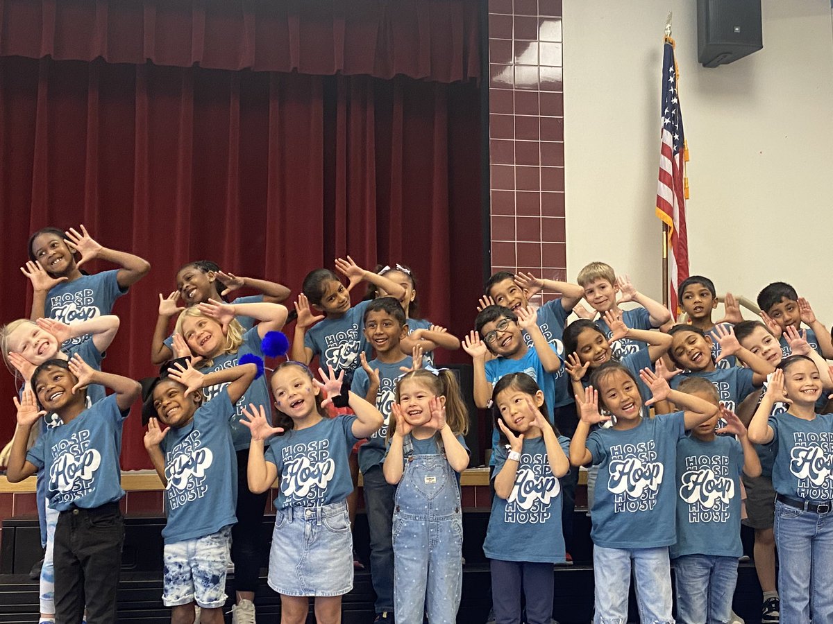 WeinkeLara's tweet image. The kindergarten program was a hit! @HospElementary #kindervibes