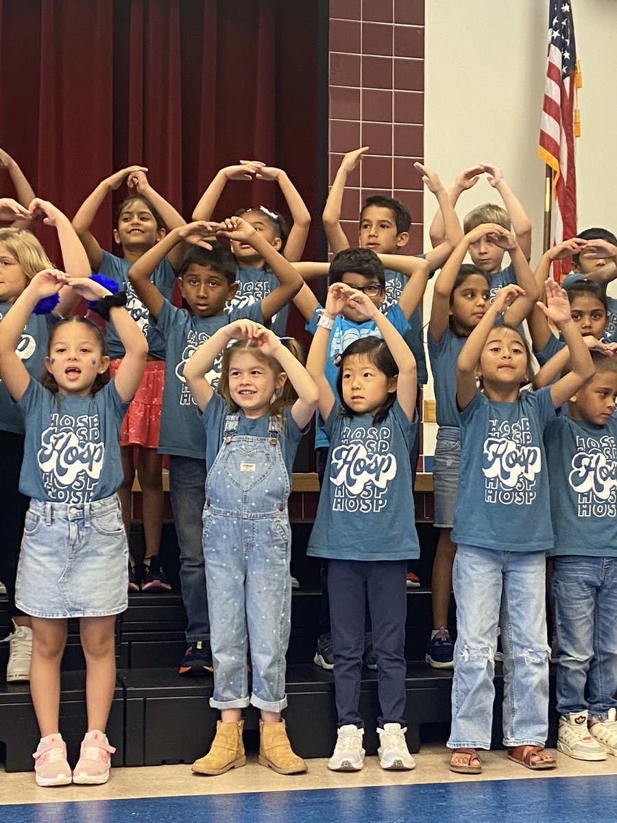 WeinkeLara's tweet image. The kindergarten program was a hit! @HospElementary #kindervibes