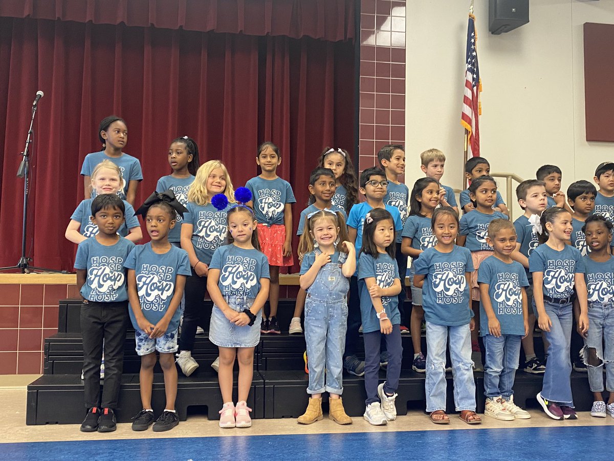 WeinkeLara's tweet image. The kindergarten program was a hit! @HospElementary #kindervibes