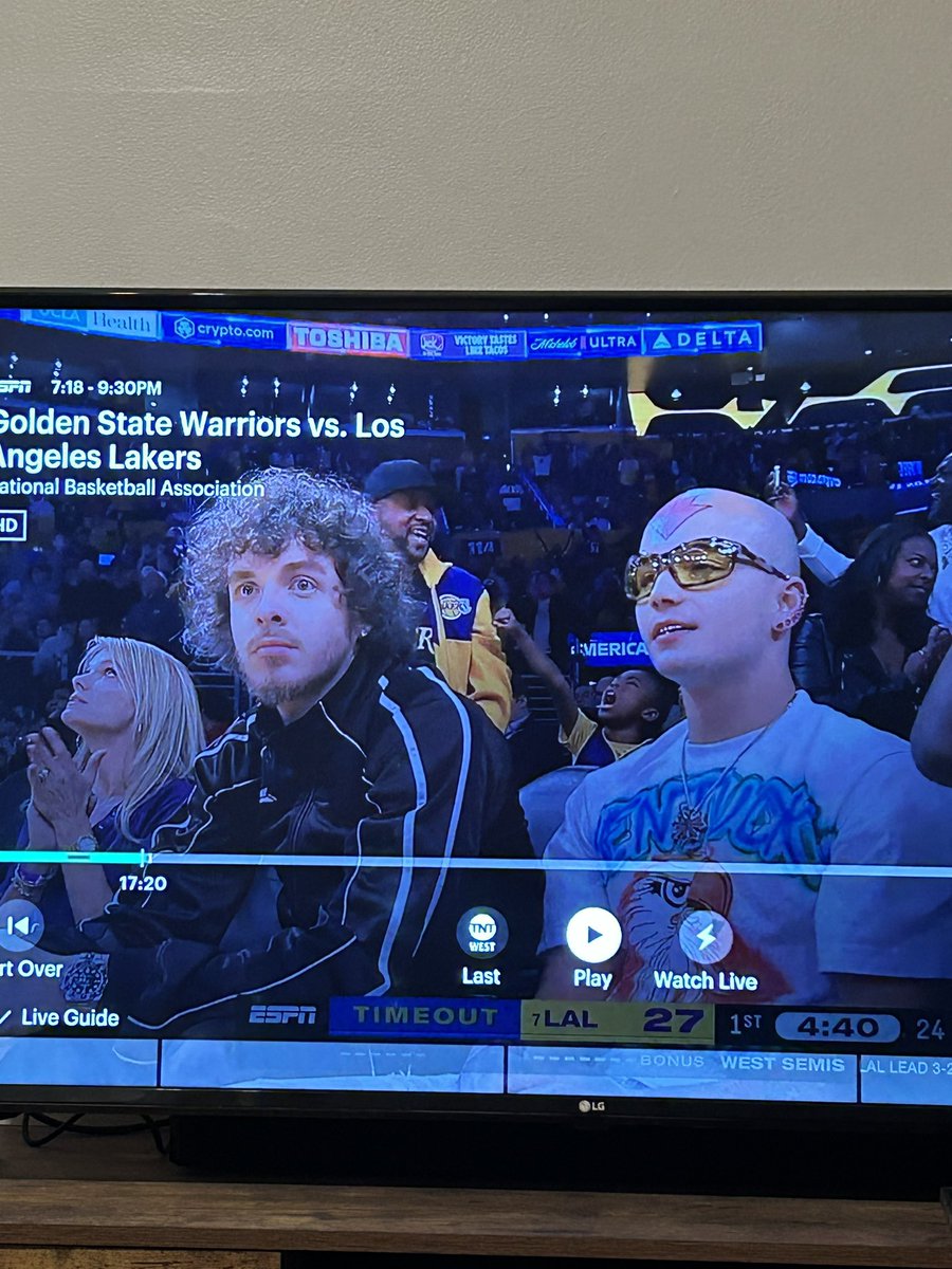 pgoos3n's tweet photo. Had no idea @jackharlow is helping the Last Airbender on his journey to face the fire lord. https://t.co/n7AESdxbCc