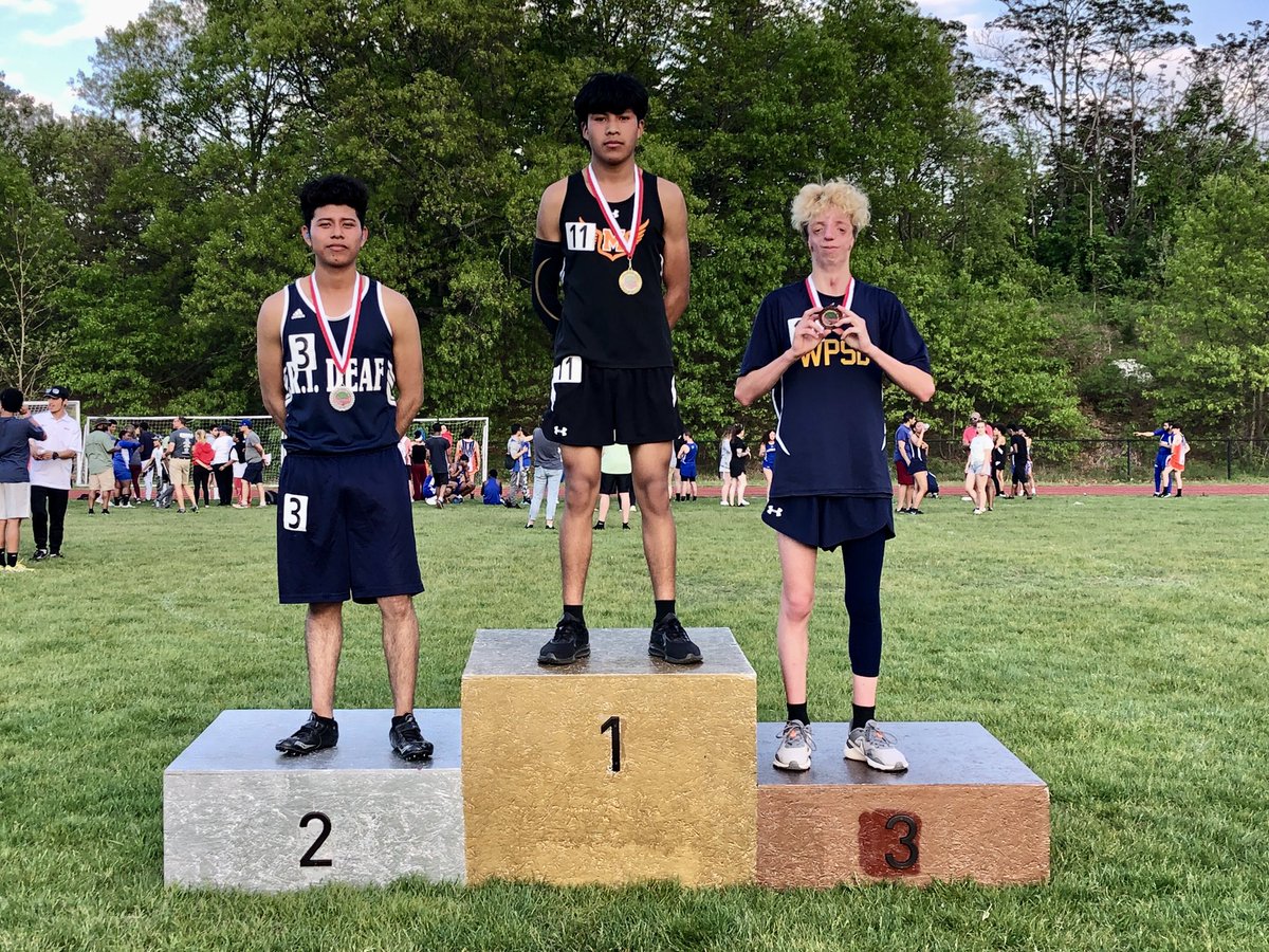 ESDAA1927's tweet photo. Boys 3200 Meter Run

🥇  Alder Gonzalez-Velasquez, Maryland (11:58.47)

🥈  Oscar Chach Saquic, Rhode Island (12:02.30)

🥉 Chris Brisach, Western Pennsylvania (13:14.22)

#ESDAA https://t.co/oq3Zkr5HNn