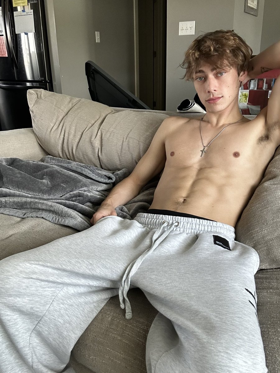 RT if ur horny 🍆