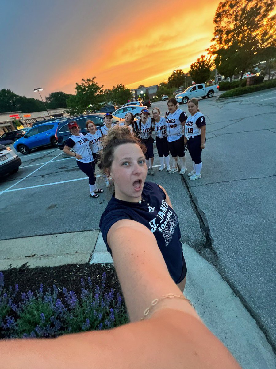CoachHash_SJA's tweet photo. JV finished up 10-5 out scoring their opponents 211-91 on the season. This group learned a lot, had a lot of fun and @mayaamedina had one heck of a first season as a coach! 😎 What a great group of young ladies! https://t.co/0aqFAPdhwa