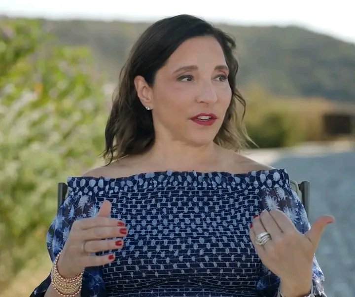 एलोन मस्कले ट्विटरको नयाँ सीईओ लिन्डा याकारिनोलाई घोषणा गरेका छन् र मस्क अब ट्विटरको कार्यकारी अध्यक्ष र सीटीओ हुनेछन्। 😮