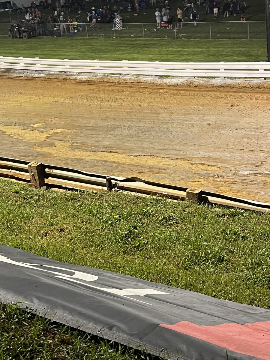 DrunkDingus's tweet photo. Got sent a DM from a Pennsylvania native. Sounds like they aren’t happy either. 

I’m not really understanding the hype about Williams Grove. Isn’t this without a question PA’s “best track”? I mean, this is unacceptable… https://t.co/NGl4xSR13u
