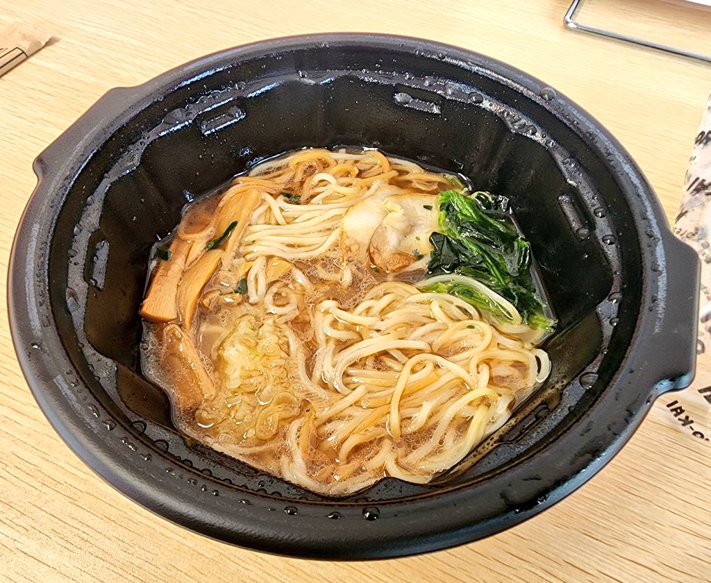 tamarinpapa's tweet image. 太陽鉱油ENEOS 6号線水戸南SSん中のyo-KAI expressラーメン自販機‼️
東京 shoyu‼️
#yokay #茨城町