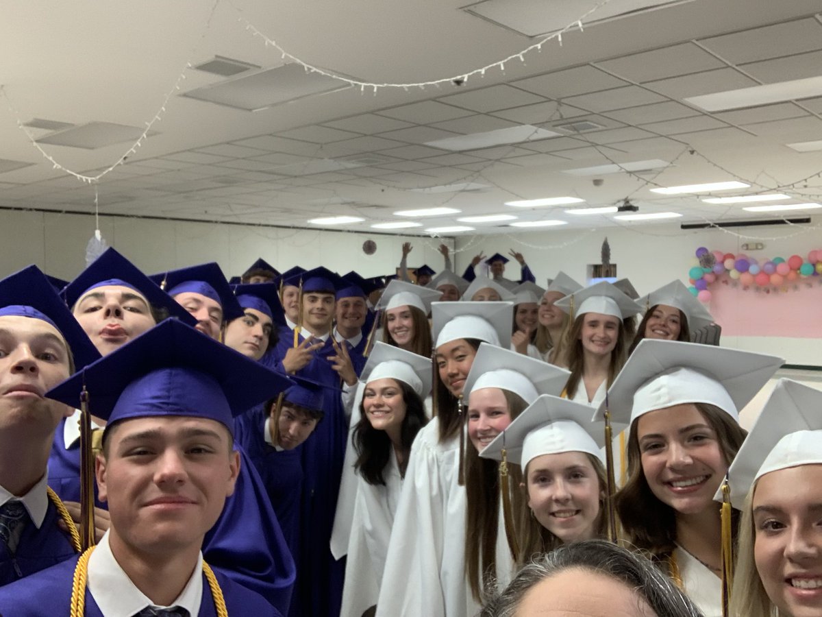 kimberlyhuss's tweet photo. Congratulations to the Class of 2023! “That in all things God might be Glorified” 
💛🎓🦅💜 https://t.co/hXUQmcNLEj