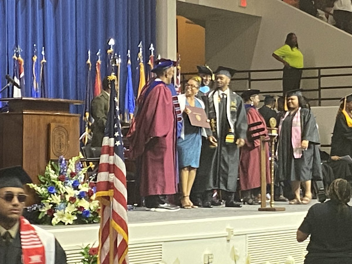 All 4 of us graduated from the same University 🙌🏾 👩🏾‍🎓 So proud to get #4 across the stage and Mom handed him his diploma 🥰 Congratulations 🎉 @psbeags <a href="/JBeagle_/">Jordan Beagle</a> <a href="/Valencia191330/">Valencia Beagle</a>