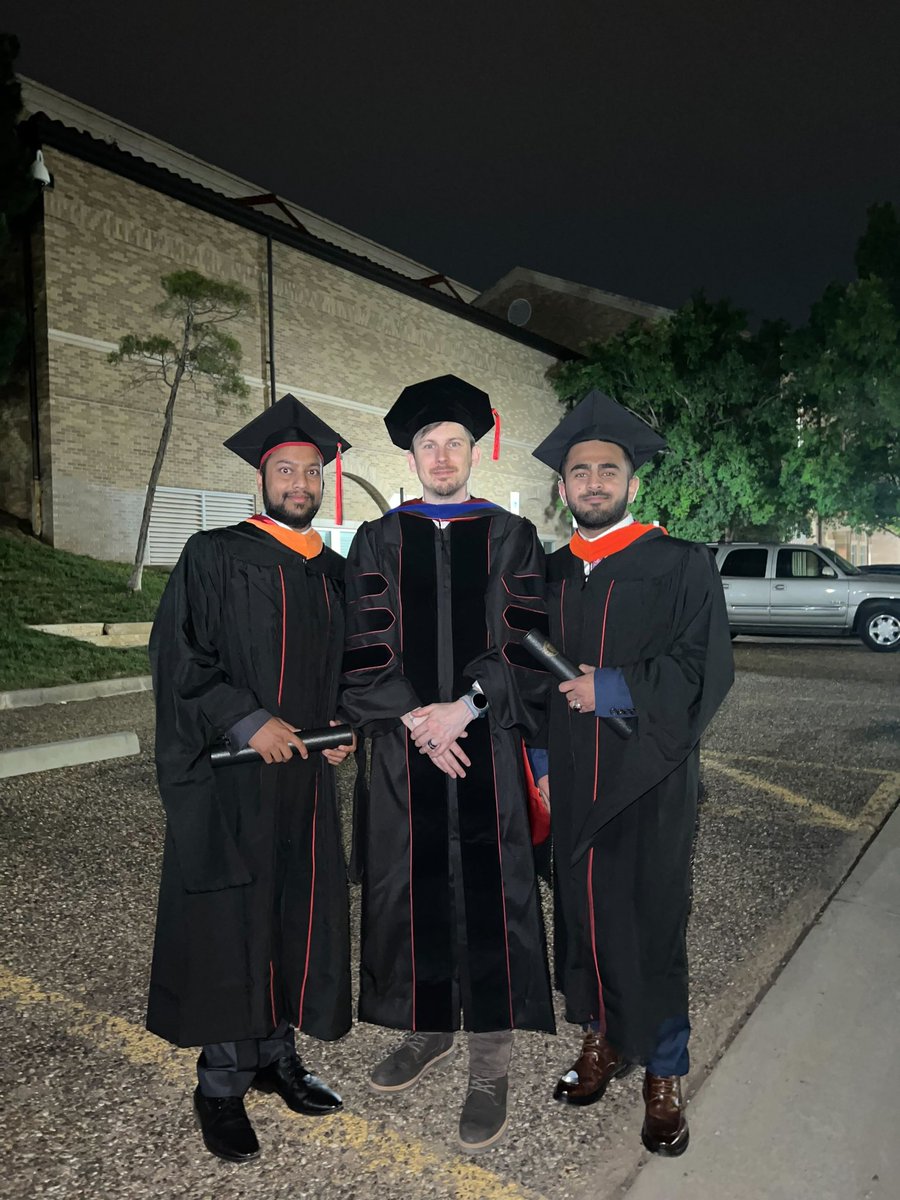 m3d_lab's tweet photo. Congrats to two of our ms grads, Himanshu and Sohail! https://t.co/9XBGNB5UpC