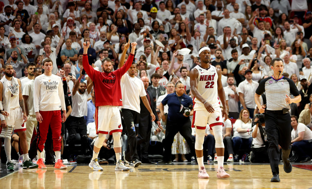 ESPNInsights's tweet photo. Heat and Panthers both reach the Conference Finals in their respective leagues tonight.

Over the last 40 years, there have been 16 instances of an NBA &amp; NHL team from the same metro area reaching the Conference Finals in the same season, but none had clinched on the same day. https://t.co/6tDay07S3t