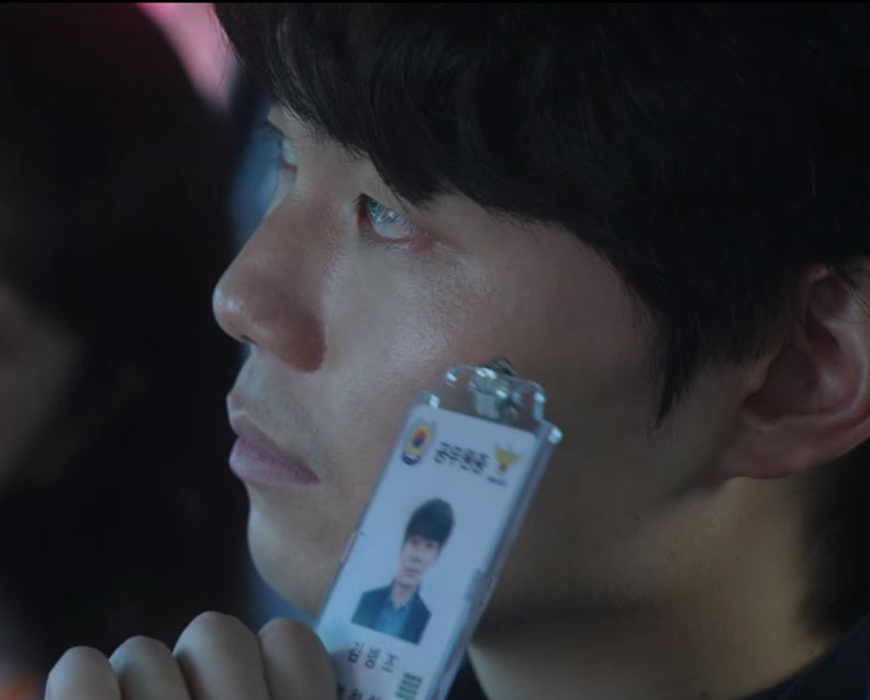 sun_siren_'s tweet photo. 이 경찰은 공무원증을 보여주며 끼를 부립니다!!!

이름:김병조 
나이:모름(귀여운 걸로 봐서 아마 5살인 듯
MBTI: CUTE https://t.co/itPG6A86ha