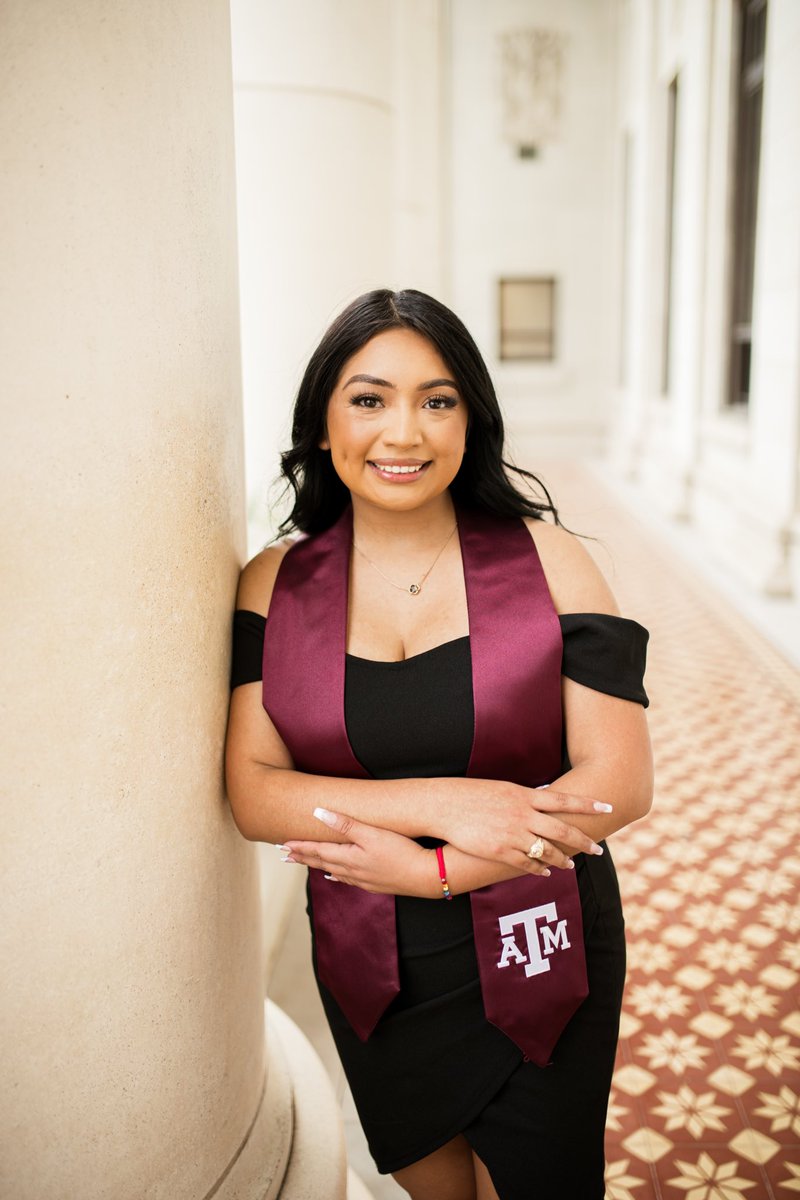 m_5314r's tweet photo. Muchas veces me cansé, lloré, estresé, y cague, pero nunca me rendí 🤍

Today I broke down the wall for my family and became the first to graduate🥹 Thank you @TAMU for the best 4 years of my life and for bringing me my bestest friends. I’m truly blessed. 🤍 https://t.co/P1BdjOnhEj