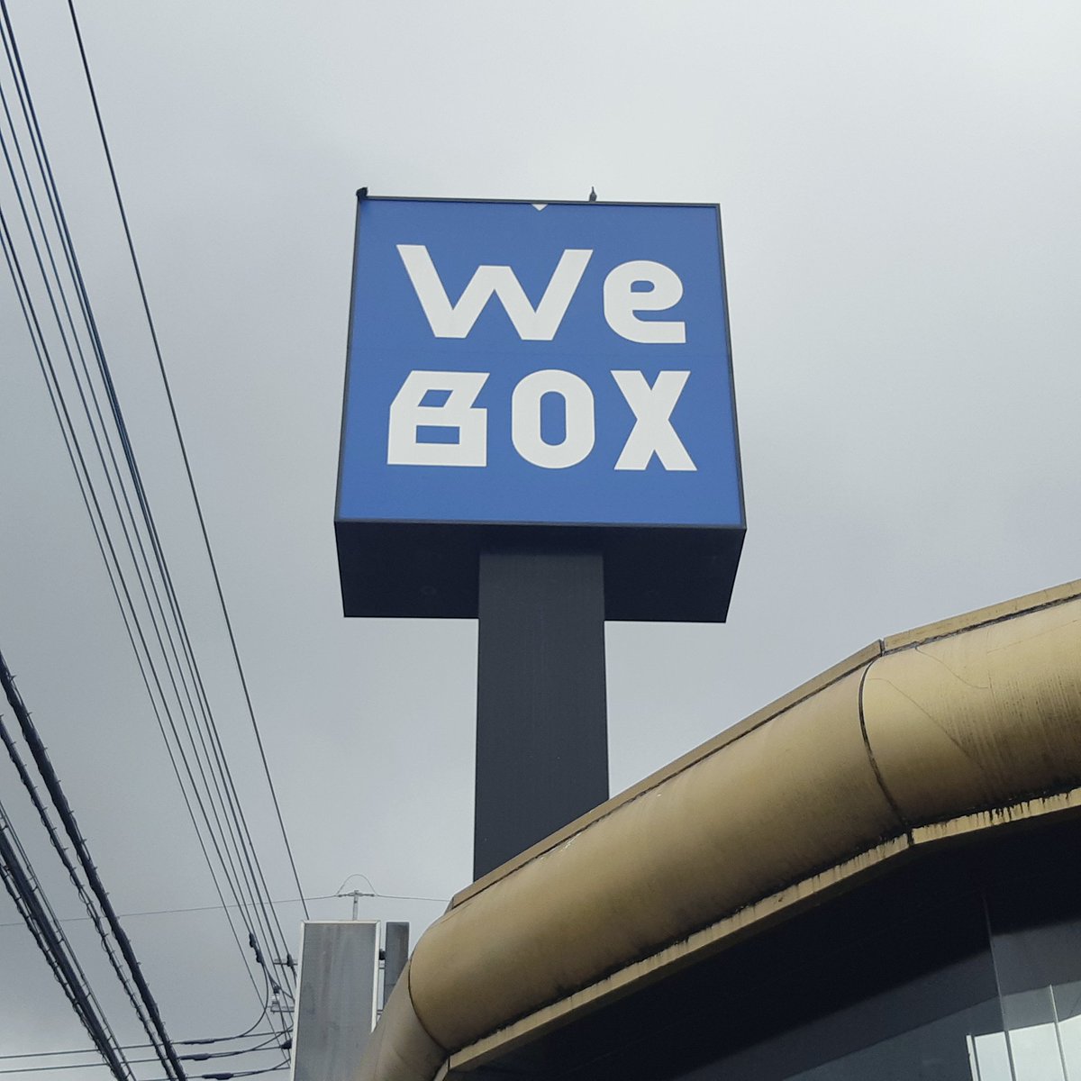 dronefight5's tweet photo. 本日は埼玉県草加市にあるWE BOXさんでバルーンゴー!
サポートに来ています。
コインランドリー内でドローン体験😆
明日まで開催、めちゃめちゃお得なお祭りです!
お待ちしております🙏
#WEBOX
#ドローンファイト https://t.co/fxamS5HyVo