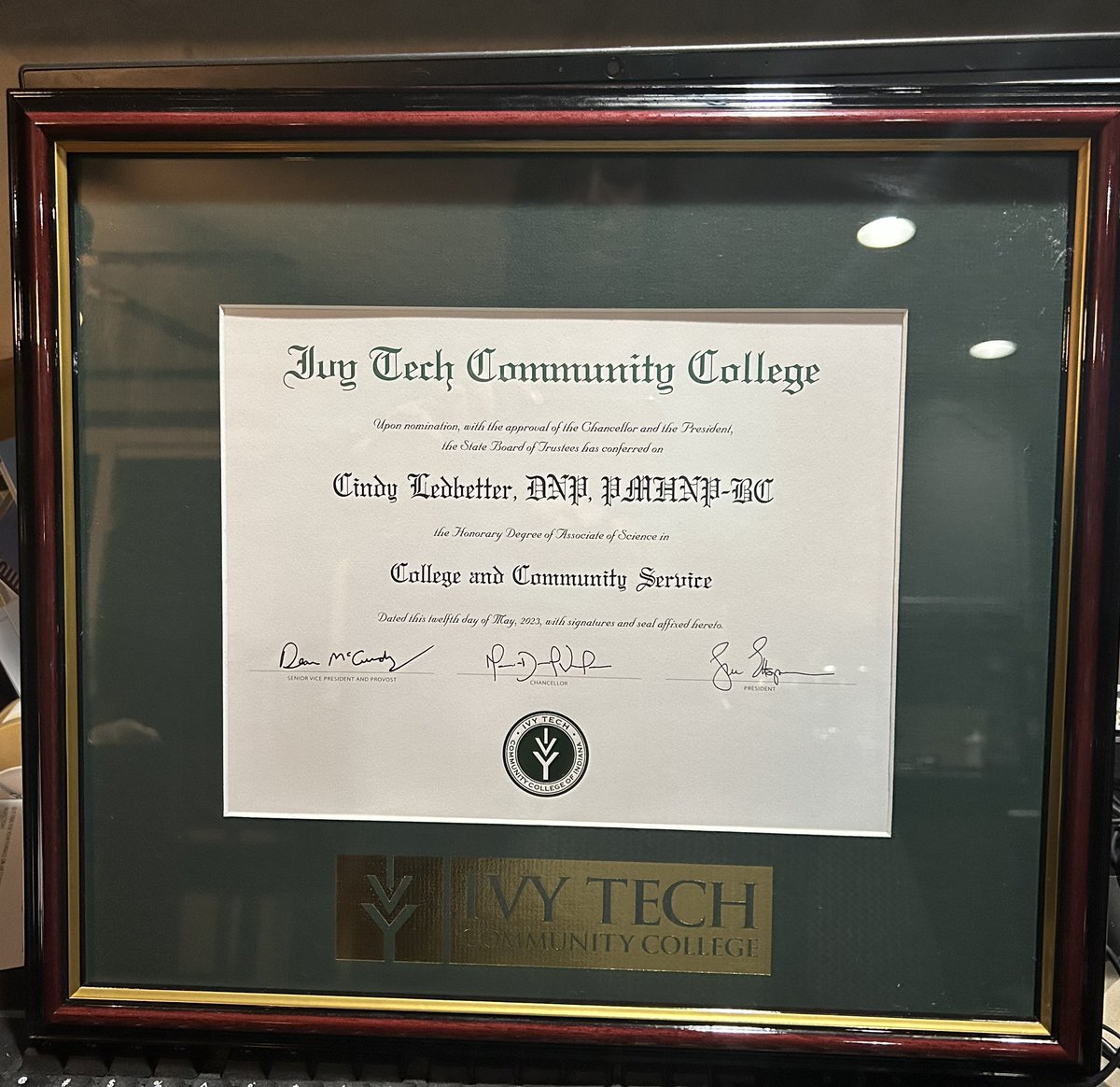 voteledbetter's tweet image. It was an extraordinary honor to give the commencement speech for the Ivy Tech graduating class of 2023 this evening. 🎓 #congratulations🎉 #2023graduates #ivytechalumni #classof1999🎓