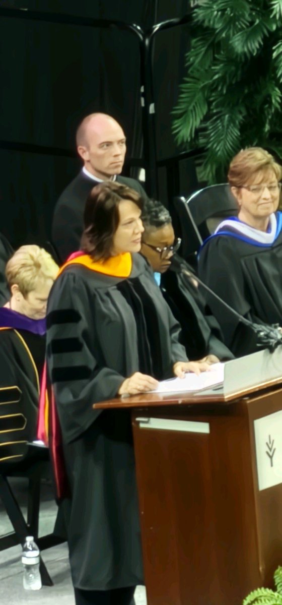 voteledbetter's tweet image. It was an extraordinary honor to give the commencement speech for the Ivy Tech graduating class of 2023 this evening. 🎓 #congratulations🎉 #2023graduates #ivytechalumni #classof1999🎓