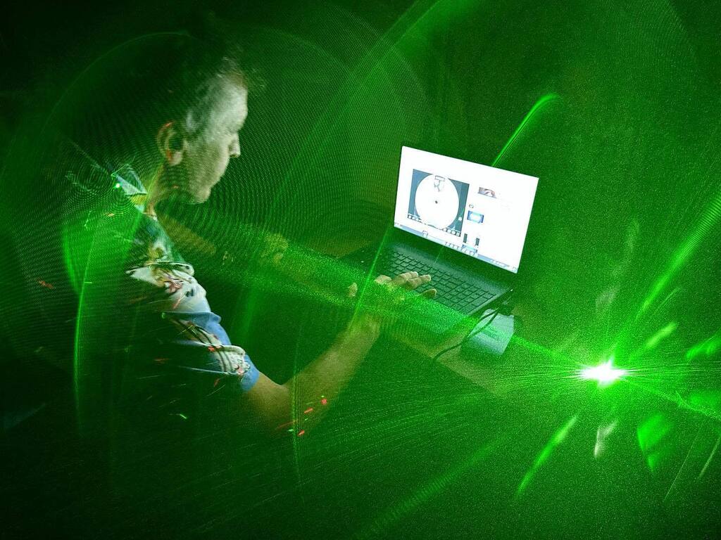 d_photodesigner's tweet photo. many thanks to peter, our host ❤️ https://t.co/6PK8XhMxY2 https://t.co/KYp5lE7iNU