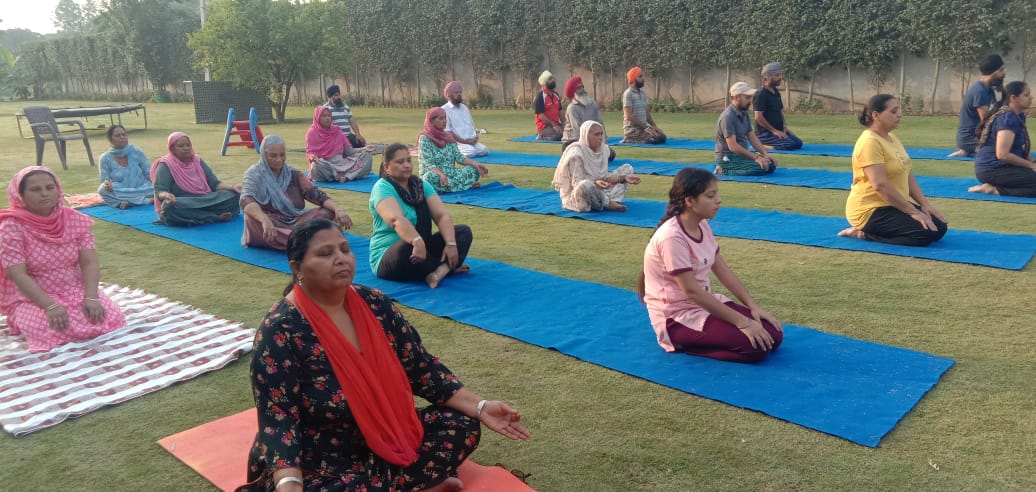 ਸੀ.ਐੱਮ  ਦੀ ਯੋਗਸ਼ਾਲਾ-ਝਿੱਲ ਪਿੰਡ ,ਪਟਿਆਲਾ, ਪੰਜਾਬ।
C.M. Di Yogshala - Jhill Village Patiala, Punjab

<a href="/BhagwantMann/">Bhagwant Mann</a> <a href="/AAPbalbir/">Dr Balbir Singh</a> <a href="/raghav_chadha/">Raghav Chadha</a>
@PunjabGovtIndia
<a href="/DCPatialaPb/">DC Patiala</a>
<a href="/DproPatiala/">Dpro Patiala</a> 
#CMDiYogshala
#Yoga
#yogainspiration