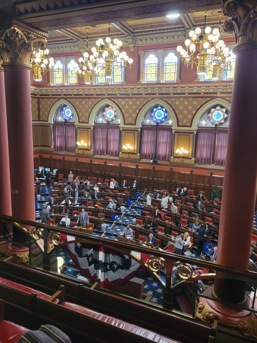 jayoung3292's tweet photo. The #CTHouseofRepresentatives is in session! #CTStateCapitol #CTStateLegislature #CTPolitics #CTGov #CTBudget #2023Session #2023Budget #MoveConnecticutForward #FBR #FBRParty #Resist https://t.co/cf4dyRsDxX