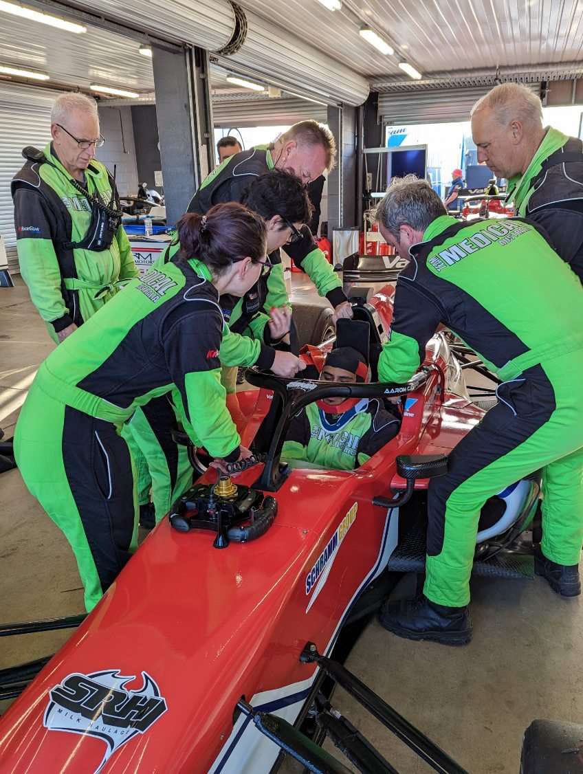 TeamMed's tweet image. Practice makes perfect! Training with the @GRMotorsport  #S5000 extractable seat.

Exploring and defining alternative options in case of seat damage or failure.

Great training session by the crew.

@SpeedSeriesAU #SpeedSeriesAU