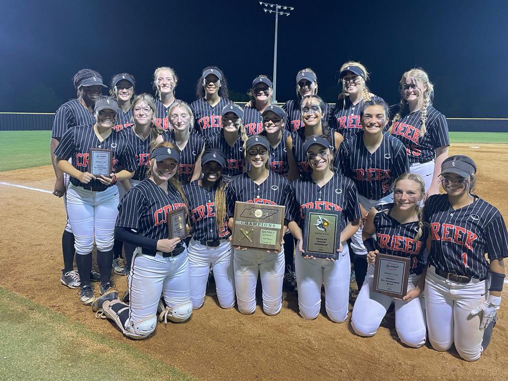 SamyaSandifer's tweet photo. District Champs!! We had a 7-0 win last night and i'm thankful to receive The co-newcomer award!! and ready to take on regionals!! @redhawkssball @DukesPerkins @ExtraInningSB @CoastRecruits @CoachMalveaux @AScholarsBrand @FastpitchAthRec https://t.co/WXsMV8DnVO