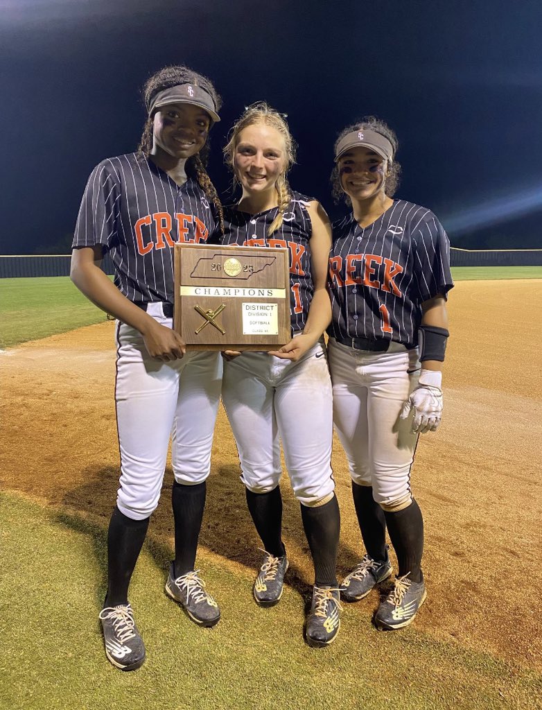 SamyaSandifer's tweet photo. District Champs!! We had a 7-0 win last night and i'm thankful to receive The co-newcomer award!! and ready to take on regionals!! @redhawkssball @DukesPerkins @ExtraInningSB @CoastRecruits @CoachMalveaux @AScholarsBrand @FastpitchAthRec https://t.co/WXsMV8DnVO
