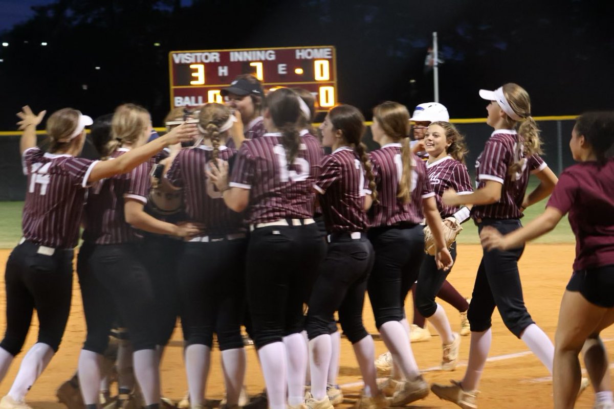 #keepthefenceup

Final🔥

Wakefield- 3

Lumberton- 0

Round 3…👀