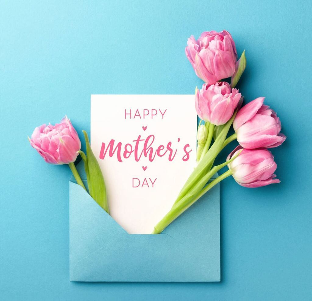 This Sunday bring mom!!!! We have drink specials, because she is the reason you drink.
Modelitos $3
Mimosas $7
Ciders and hard seltzers $3