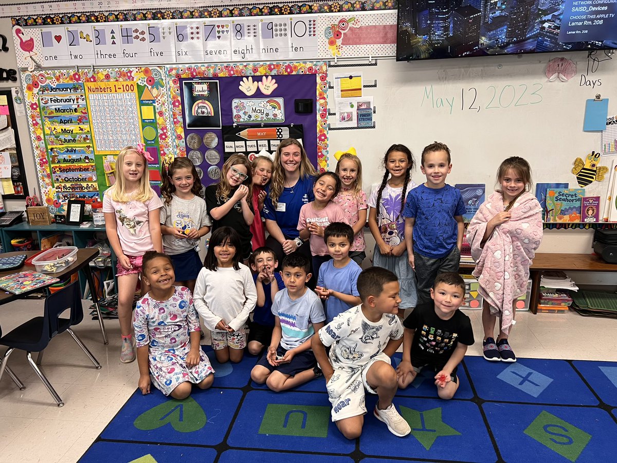 Former Lamar Lion, Zoe Olson (Marine Biology major and Sea World Intern) came to talk to Ms. Keenum’s kindergarten class in response to our Animal Research projects. <a href="/LamarLionsRoar/">Lamar Lions</a>  #lamarleads