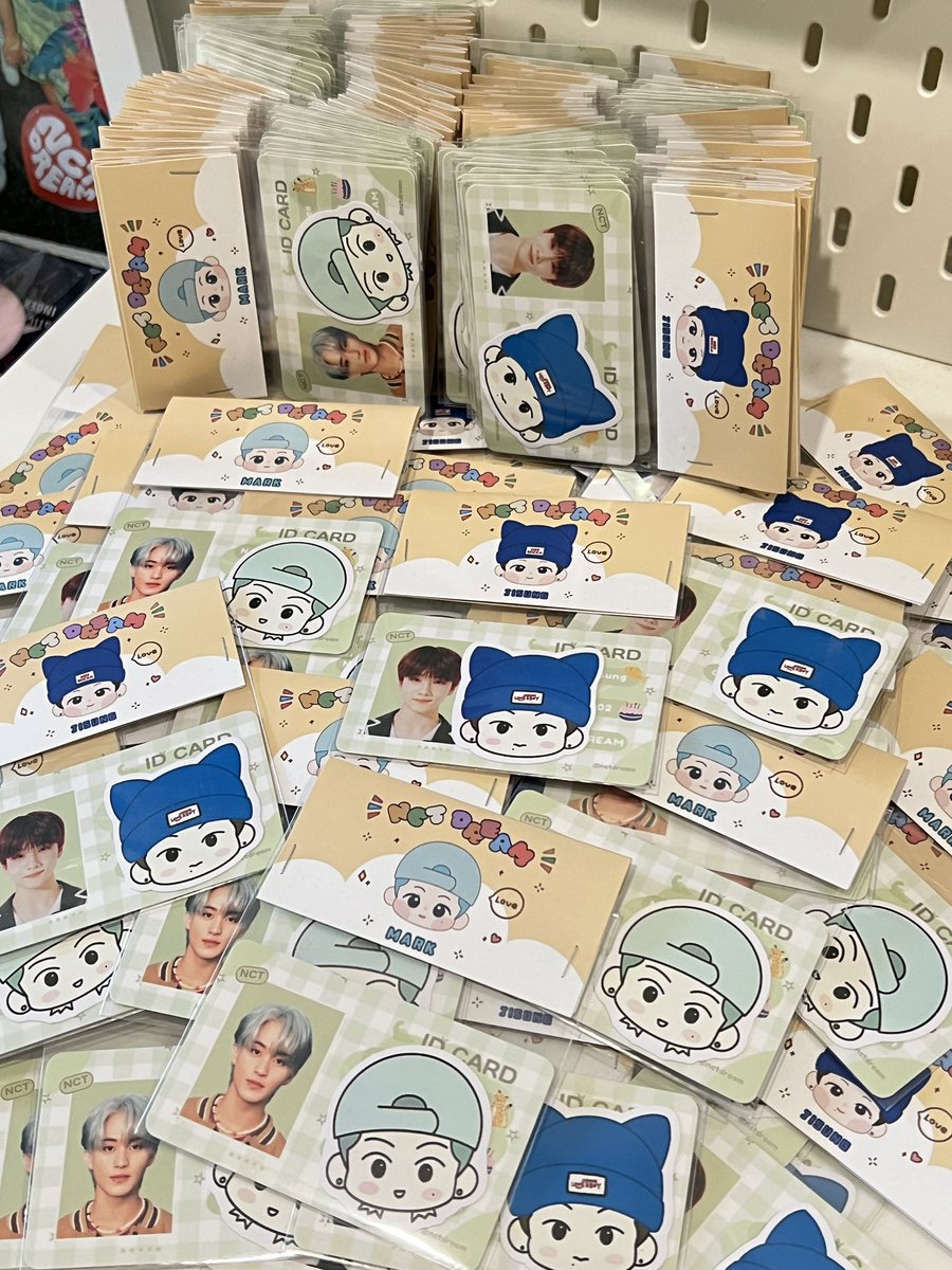 eeun21_'s tweet image. TDS2inKL FREEBIES ♡‧₊˚

Czenies~ 
I’m preparing 200sets for Jisung and Mark🥰 The square card are design by myself hehe🫶🏻 Quantity for the square card are limited, so it will be FCFS&amp;gt;&amp;lt;

Can’t wait to see you on d-day🥳💗 
Hope u like it💚

#TDS2inKL 
#THEDREAMSHOW_in_KL