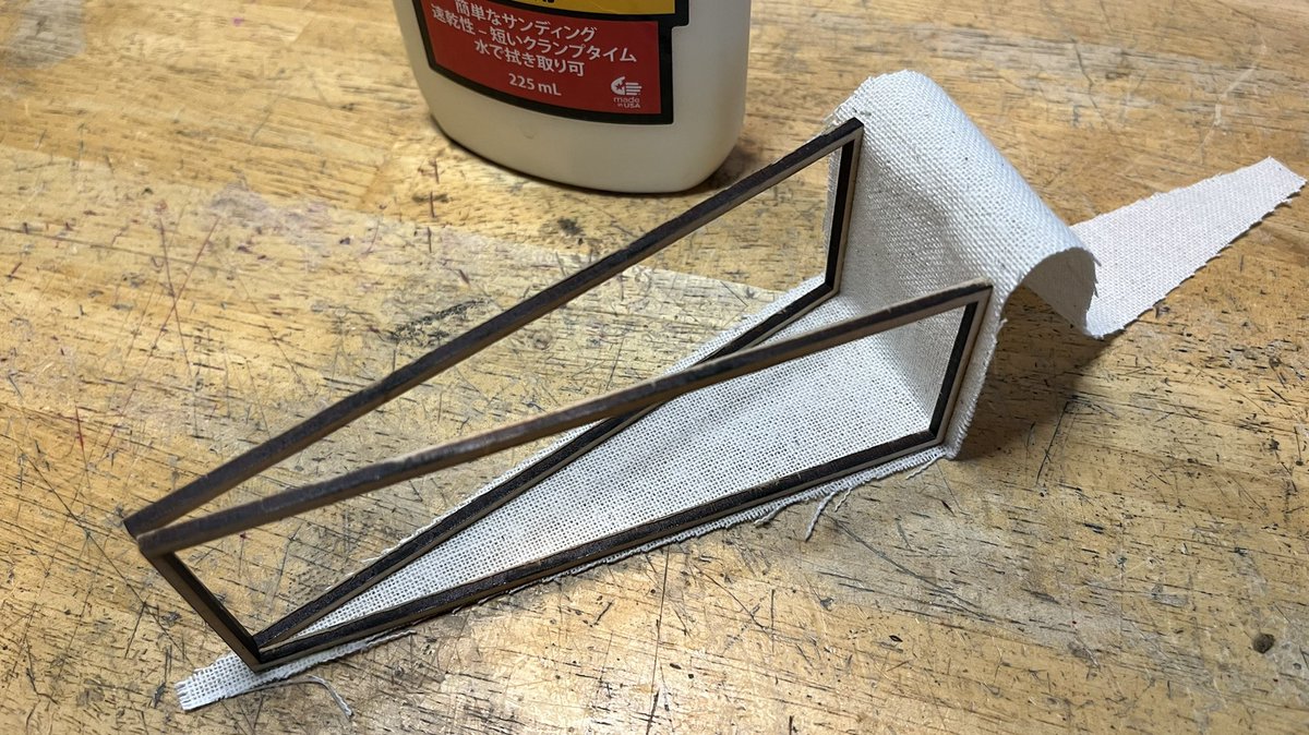 Create_toExist's tweet photo. 幌部分は、百均で布地を物色し、質感と色でクッションカバーからの切り出しに。上下の枠を作って接着すると、いい感じに立ち上がりました。#vwgolf #caddy #vw14d  #fusion360 #自作 #golfcaddy #Volkswagen #cainz #lasercutter #camper #wohnmobile #bischofberger https://t.co/Z9gsSmCafZ