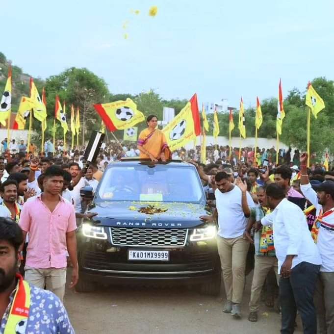 KiranTNIE1's tweet image. #KarnatakaPollsWithTNIE #Ballari city MLA constituency #KRPP candidate Lakshmi Aruna leading @NewIndianXpress @XpressBengaluru @santwana99 @Cloudnirad @divyaspandana @Amitsen_TNIE @BellaryNamma @Bellarymerijaan @TweetzBallari @GaliJanardhanar