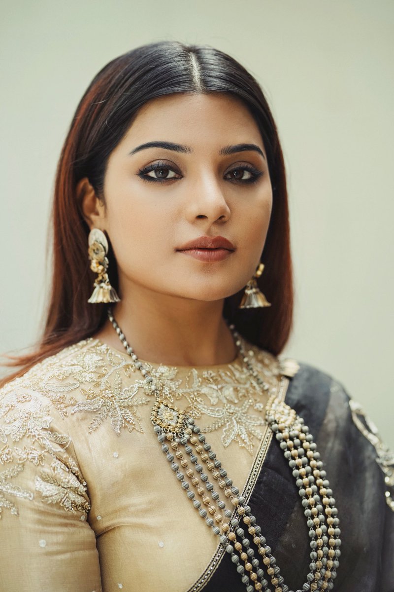im_aathmika's tweet photo. 🖤💫 https://t.co/Jm6uN1egDT