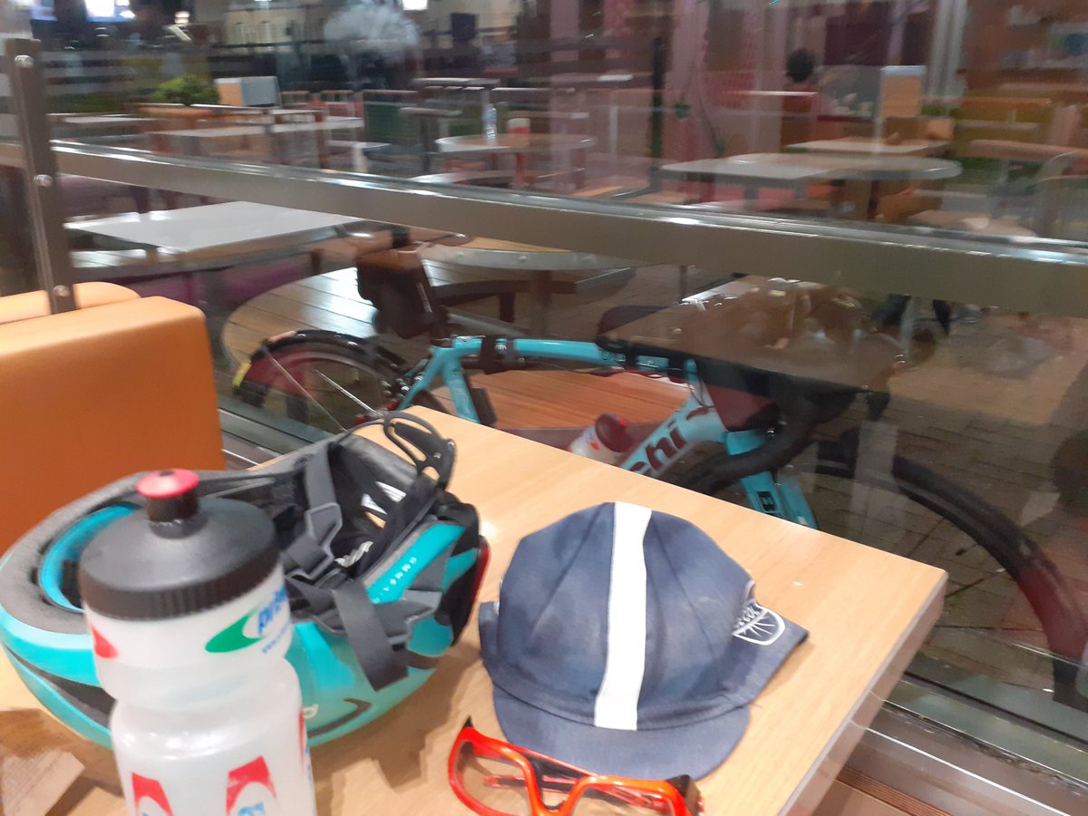 CB_cycles's tweet photo. Control 2, McDonald's in Barnstaple. 100km down so 1 third done but its been a grueling night of Devon hills to get here and getting a bit nippy out for shorts too 🍟🍔😳 #OldRoads #audax #ukcyclechat #cycling https://t.co/nbw6FP9V3X