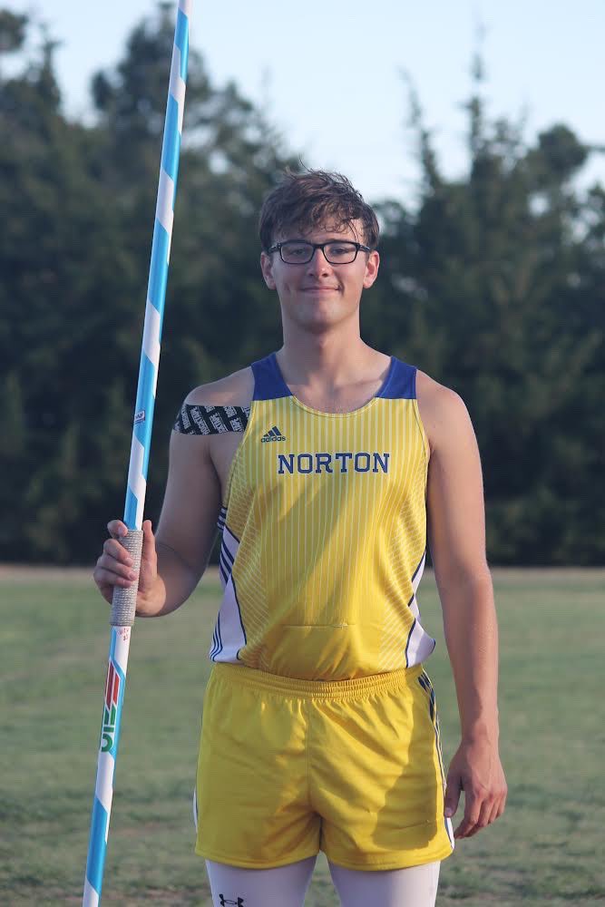 Wyatt Hammond of Norton Community High School set the new MCL javelin meet record of 189-00. PR of 196-05 this season ranks second across all classes in Kansas.
#sportsinkansas