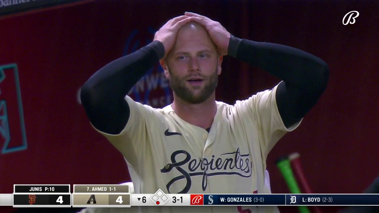 [分享] Christian Walker在休息區拍手被驅逐出場