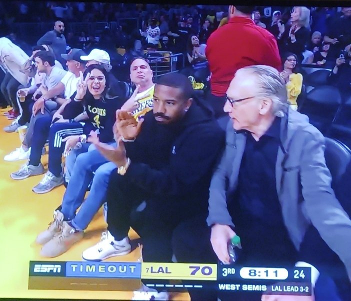 BarryGoodTweets's tweet photo. Imagine the headlines if the @Lakers subbed in @michaelb4jordan for the 4th, and he puts up a 20/10 quarter sending the Lakers to the WCF? #MoreLikeMichaelAJordan #HeBJordanAlright
#BLikeMike https://t.co/NZxTDKcekx