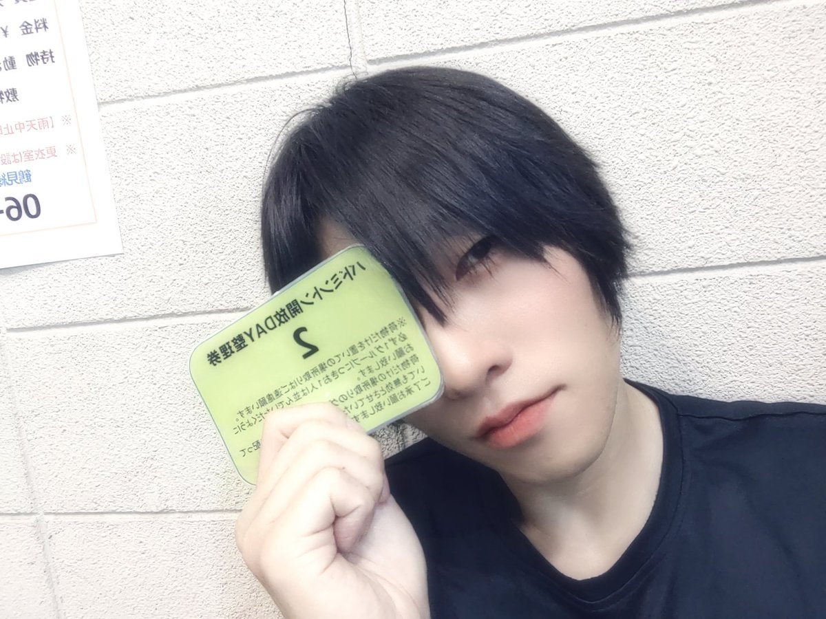 TDbadminton's tweet photo. 片目界隈という言葉を聞いたことがある https://t.co/v7pb0THOwE