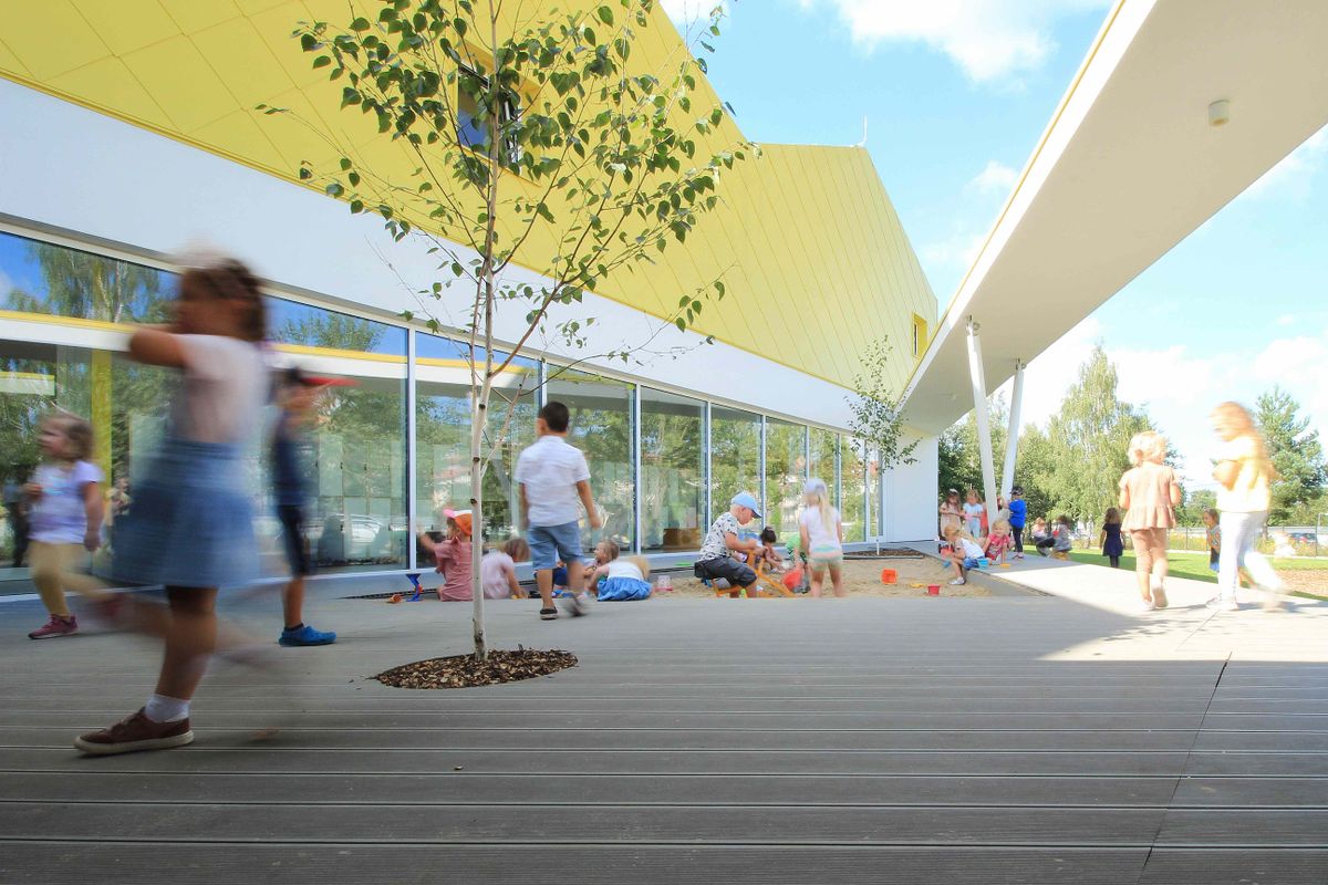 Architizer's tweet photo. KIDO is a public kindergarten which we like to call "the yellow crocodile“. It is situated on a triangular plot in Aleksandrów Łódzki, in central Poland.
.
Details: https://t.co/cQ8sYm8iwu https://t.co/6zhGgWODVm