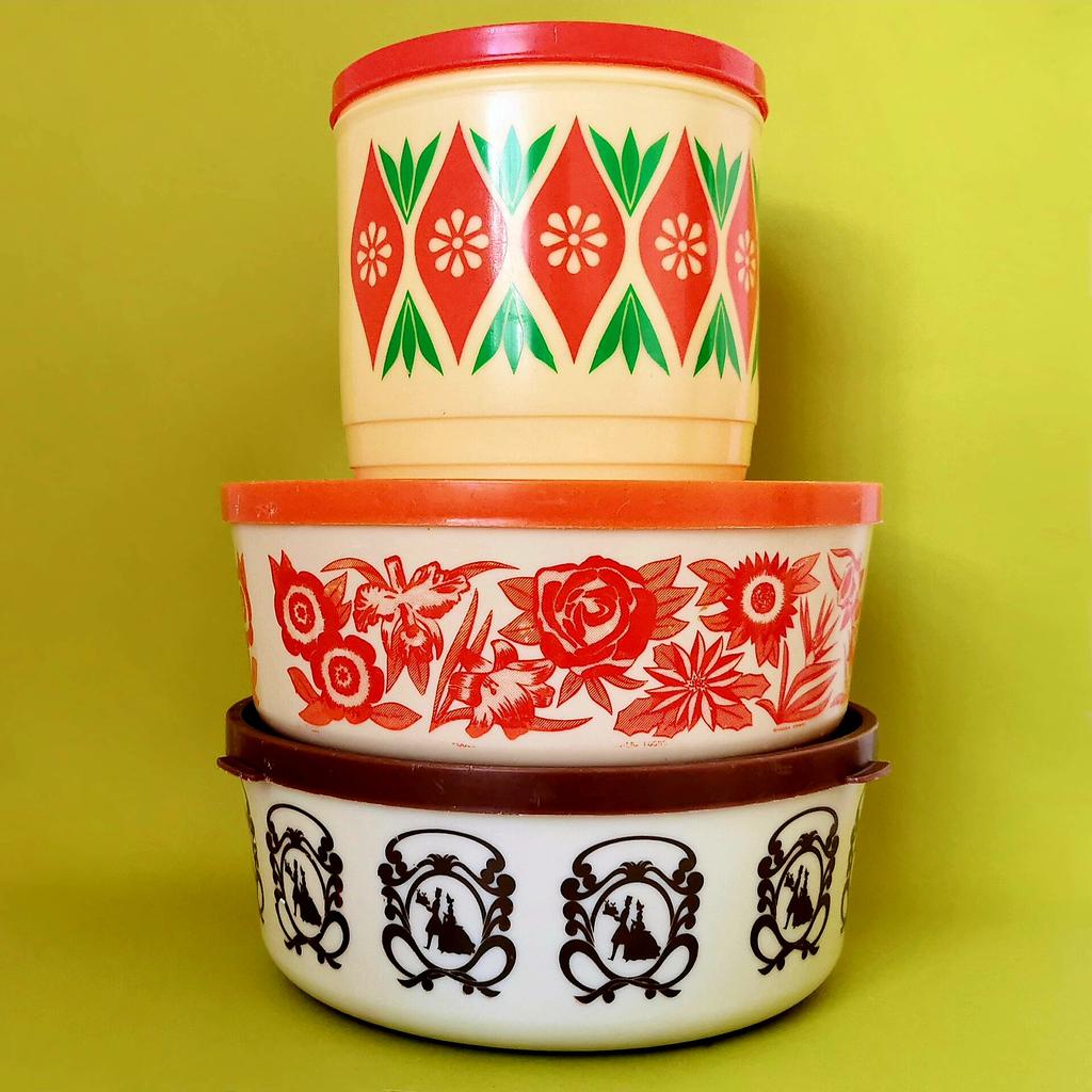 Devi_HQ's tweet photo. #SaturdayRewind
#RivieraBiscuits were very fancy back in the day, packaged in these containers ... often re-purposed to later carry large quantities of #chevda #moorkoo #sevandnuts
My favourite were those #RivieraLovebites.
Jogging your memory? https://t.co/SJgIRYdWEo