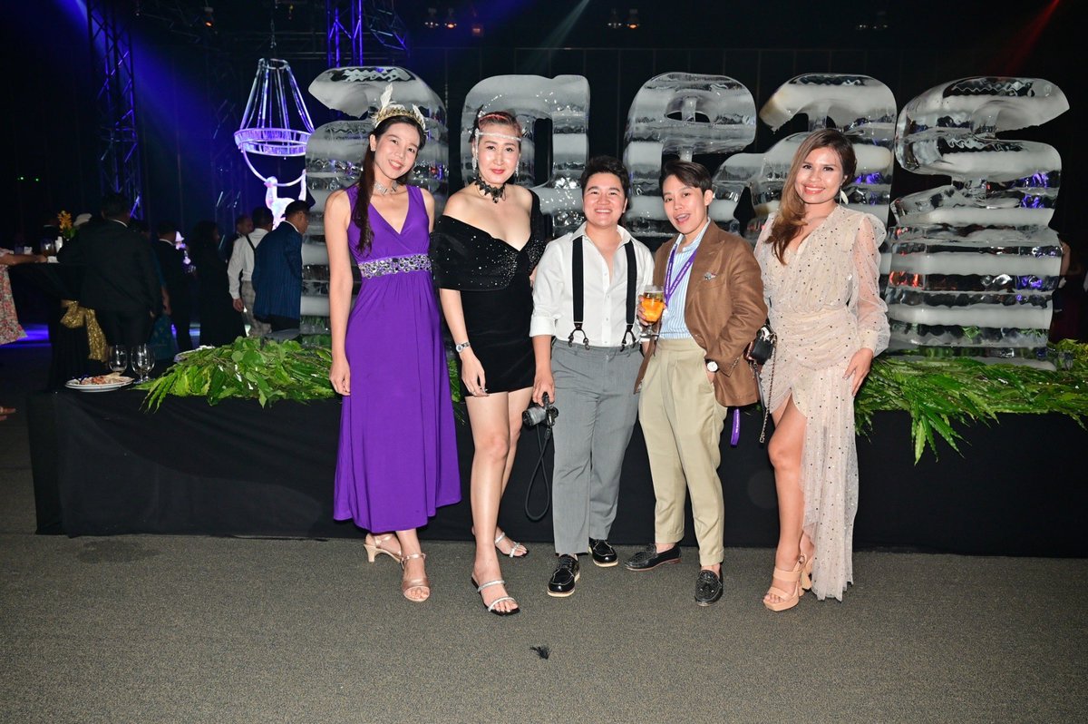 Thanidamtl's tweet image. ความสุขของชีวิต คือ การที่มีอิสรภาพในการใช้ชีวิต ฉันโชคดีที่ได้เข้ามาสู่อาชีพนี้ อาชีพที่เปลี่ยนแปลงฉันให้เป็น smart and strong woman อย่างสมบูรณ์แบบ 
#miraclecareer 
#lifeinsuranceagent
#muangthailifeassurance
#gastbynightparty
#apexconvention2023 
#MDRTmtl 
#apexageas