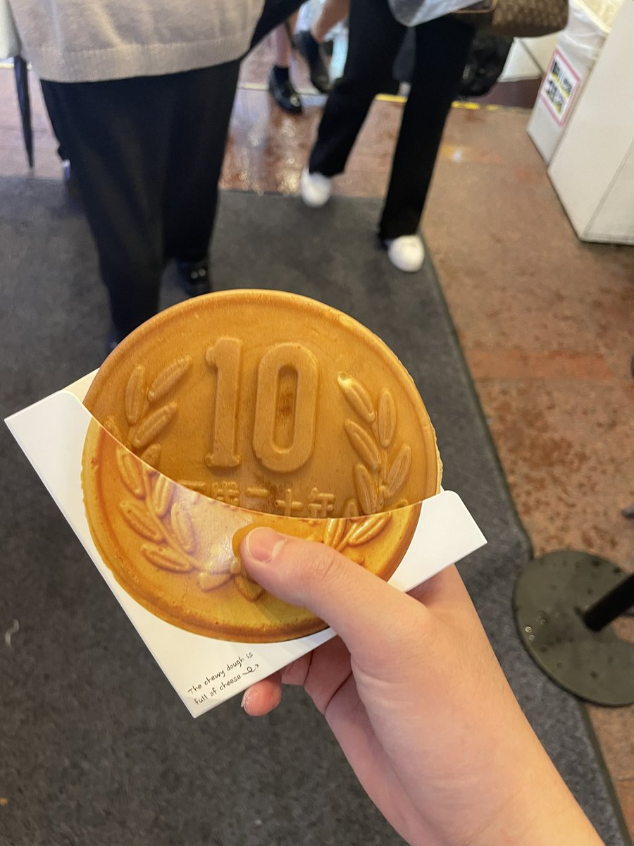 久々のフル休日はあいにくの雨☔️…
ドンキの10円パンを食べました