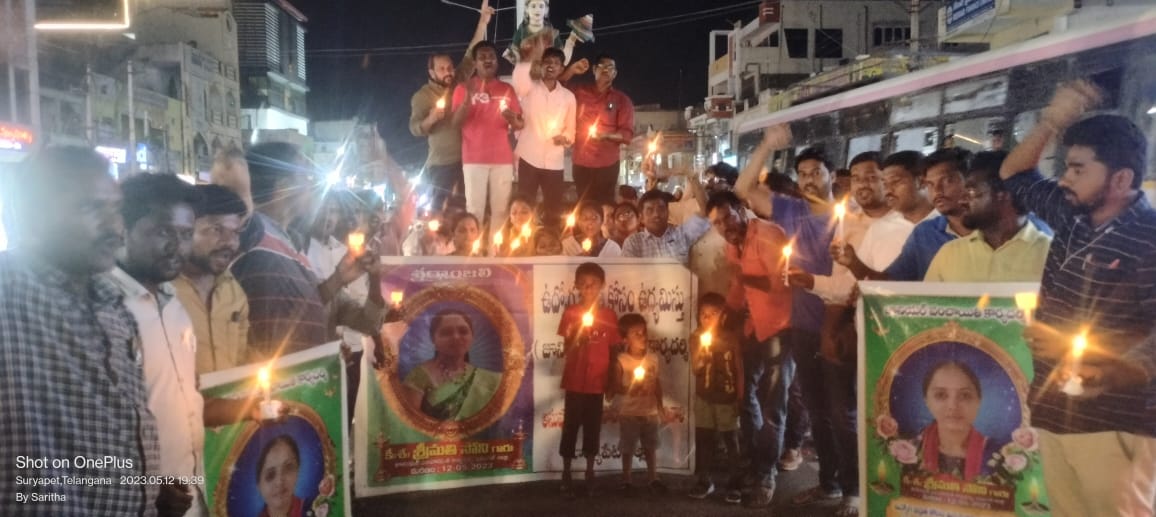 sowmi627's tweet photo. #JusticeforSony #regulariseJPS #regularise_jps_and_ops #jps_regularization #KTRbrs #brsparty సూర్యాపేట జిల్లా కేంద్రంలో బైరి సోనీ మరణానికి సంతాపంగ కొవ్వొత్తుల ర్యాలీ కార్యక్రమం సూర్యాపేట కొత్తబస్టాండ్ to తెలంగాణ తల్లి విగ్రహం వరకు నిర్వహించడం జరిగింది https://t.co/pgINE2buN6