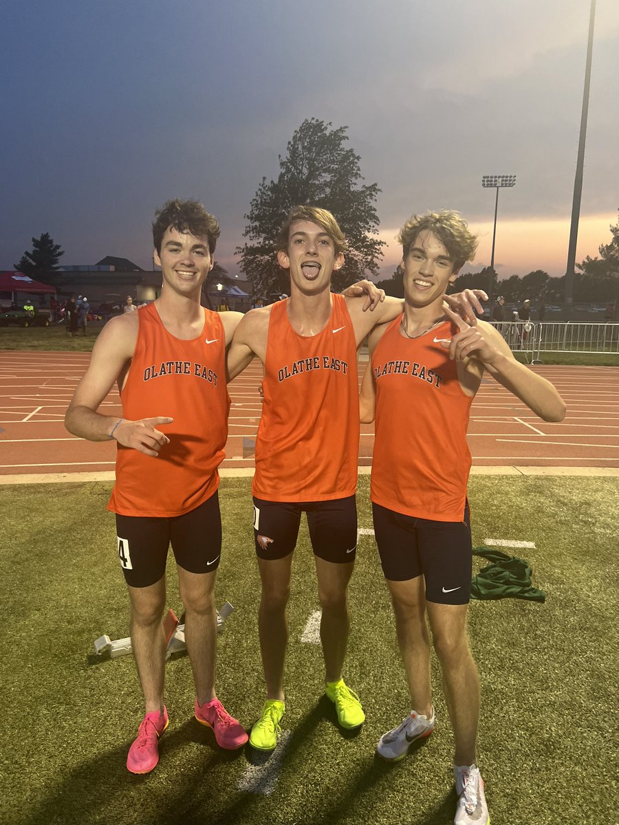 OlatheEastTrack's tweet photo. These 800m boys were on FIRE!!! 3 PRs for Luke P, Nate, and Luke H!!! 🔥🔥🔥Luke P took 4th and Nate took 5th!! Luke P and Nate join the sub 2 club!! https://t.co/gKhnHQiB45