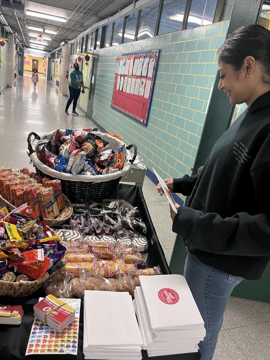 Erika Lopez (@lopezwraparound) on Twitter photo I would like to give a special thank you to our amazing donors(Durkee Parents, <a href="/raisingcanes/">Raising Cane's</a> @bahamabucks_humble.Atascocita and <a href="/CReyesRevilla/">Cynthia Reyes Revilla</a> thank you for making our last day of teacher appreciation amazing. They enjoy each snack, dessert, free coupons and the scavenger hunt. I would like to give a special thank you to our amazing donors(Durkee Parents, <a href="/raisingcanes/">Raising Cane's</a> @bahamabucks_humble.Atascocita and <a href="/CReyesRevilla/">Cynthia Reyes Revilla</a> thank you for making our last day of teacher appreciation amazing. They enjoy each snack, dessert, free coupons and the scavenger hunt.