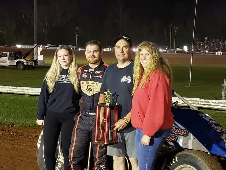 Tye Mihocko Wins the Wingless Sprints A-Main at Bloomington Speedway 
2nd Brayden Fox 
3rd Alec Sipes
4th Brandon Spencer 
5th Brian Hayden 
6th Trey Osborne 
JPM📸