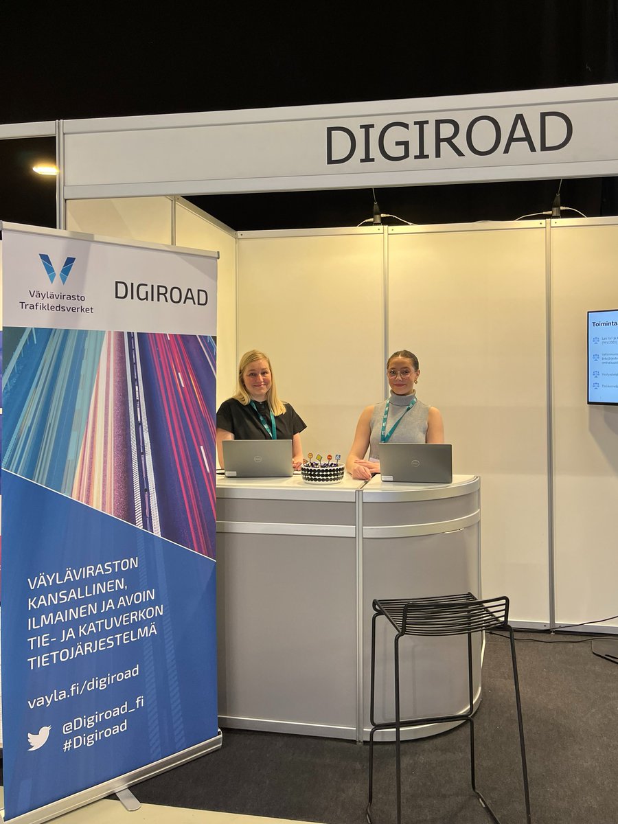 Digiroad_fi's tweet photo. Kiitos eilisistĂ€ keskusteluista - tĂ€nÀÀn uudestaan! Moikkaa Digiroadia JyvĂ€skylĂ€n Yhdyskuntatekniikan messuilla stĂ€ndillĂ€ C-141đđŠâïž
#Digiroad #yt23 #Yhdyskuntatekniikka https://t.co/H7Cq3HVuvT