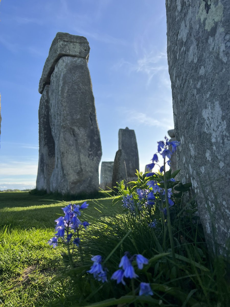 Sunrise at Stonehenge today (11th May) was at 5.22am, sunset is at 8.44pm 🌤