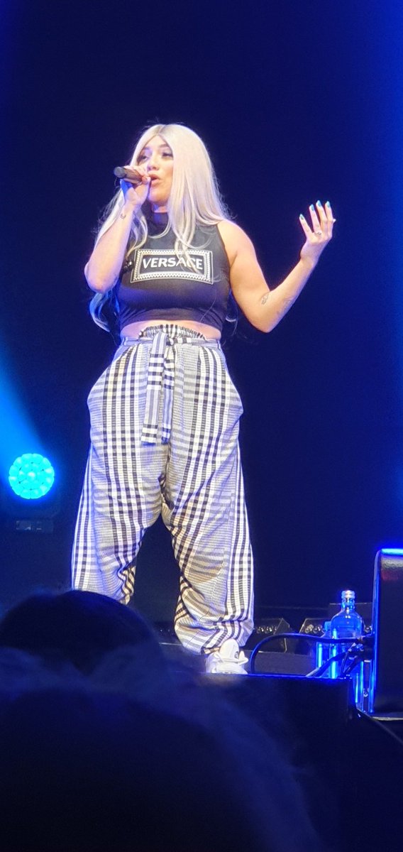 MaureenvD_R's tweet photo. @kirstin Thank you, you and your band were fantastic. ♥️✨️ https://t.co/R5rlnqOJAg