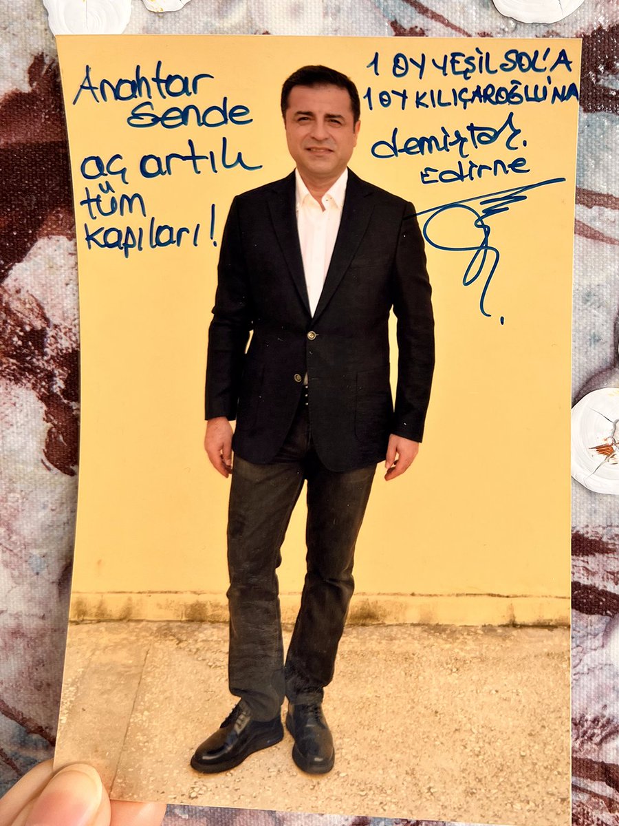 hdpdemirtas's tweet photo. Anahtar sende. Aç artık tüm kapıları! https://t.co/GicpRNdJLx